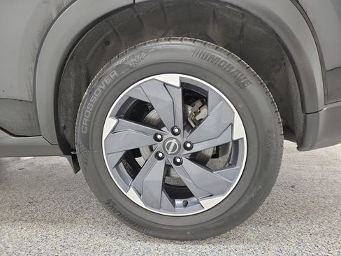Used 2024 Nissan Rogue SV AWD/4WD image 5
