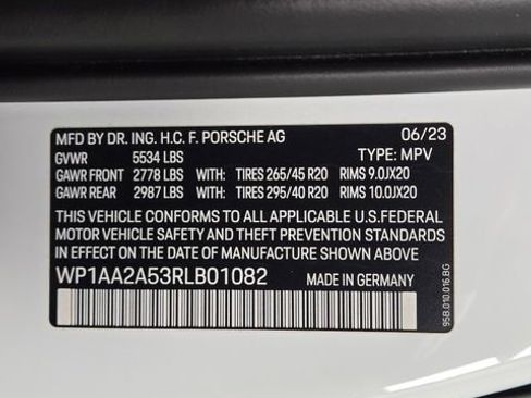 Used 2024 Porsche Macan image 30