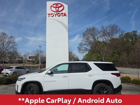 Used 2023 Chevrolet Traverse RS image 3