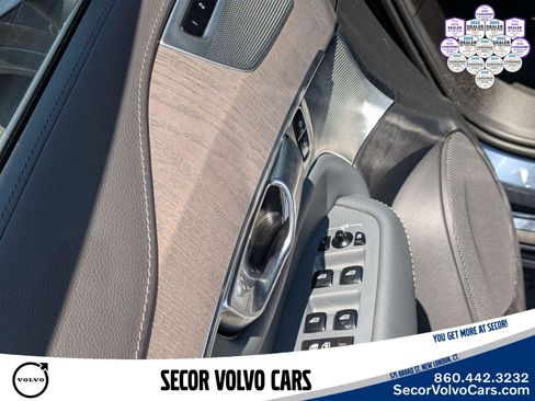 Used 2023 Volvo XC90 T8 Ultimate w/ Lounge Package AWD/4WD image 12