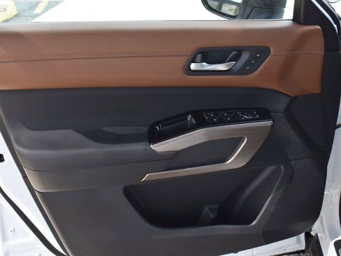 Used 2025 Nissan Pathfinder Platinum w/ Cargo Package FWD image 25