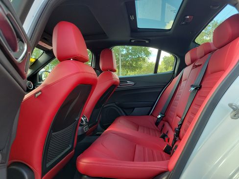 Used 2024 Alfa Romeo Giulia Sprint RWD image 10