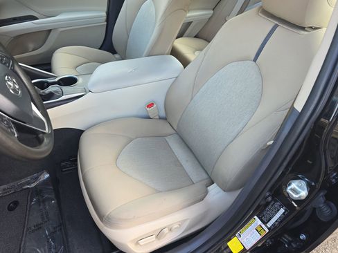 Used 2021 Toyota Camry LE image 18