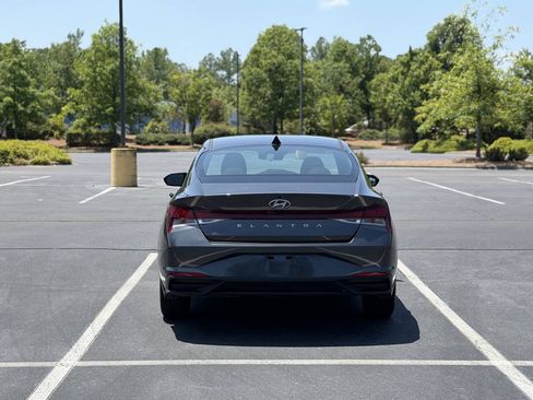 Used 2022 Hyundai Elantra SEL FWD image 6