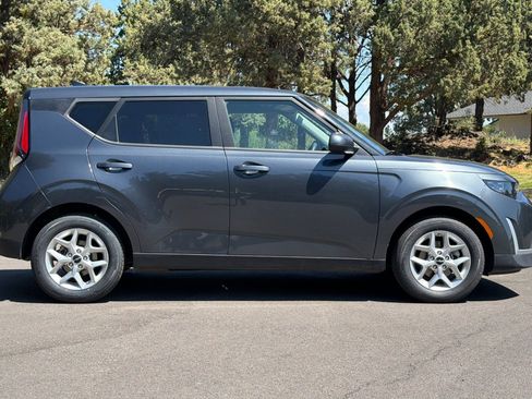 Used 2024 Kia Soul LX w/ Option Group 015 FWD image 3