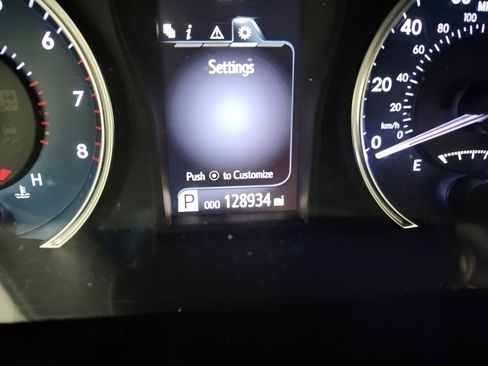 Used 2016 Toyota Camry LE image 29