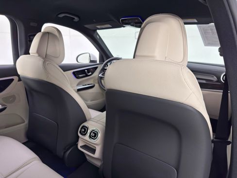 Used 2025 Mercedes-Benz GLC 350e 4MATIC image 42