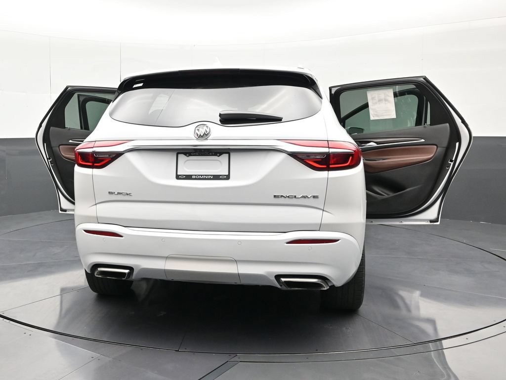 Used 2018 Buick Enclave Avenir FWD image 34