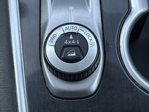 Used 2020 Nissan Pathfinder S image 34