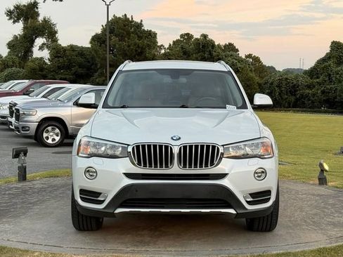 Used 2017 BMW X3 sDrive28i RWD image 2