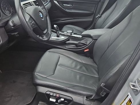 Used 2018 BMW 320i xDrive Sedan w/ Premium Package AWD/4WD image 7