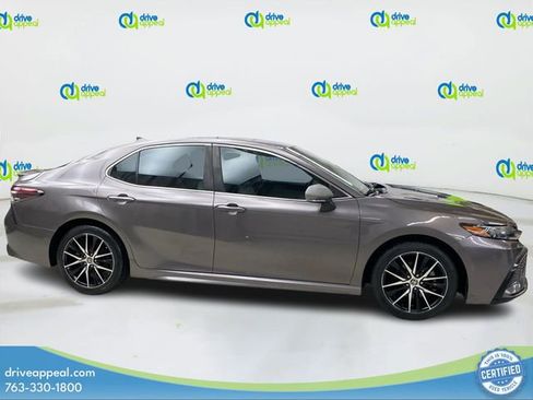 Used 2022 Toyota Camry SE FWD image 4