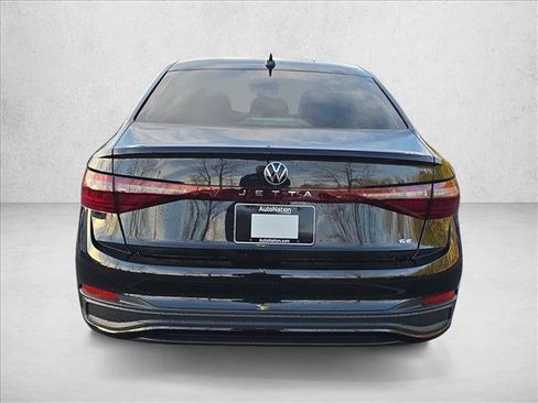 Used 2026 Volkswagen Jetta SE FWD image 4