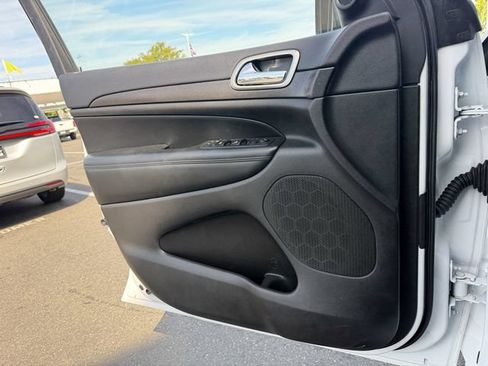 Used 2018 Jeep Grand Cherokee Altitude AWD/4WD image 13