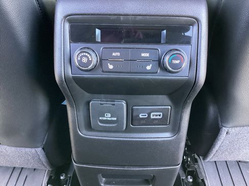 Used 2023 GMC Acadia AT4 w/ Technology Package image 32