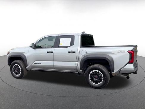 Used 2025 Toyota Tacoma TRD Off-Road AWD/4WD image 10