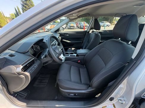 Used 2024 Nissan Altima 2.5 SV FWD image 27