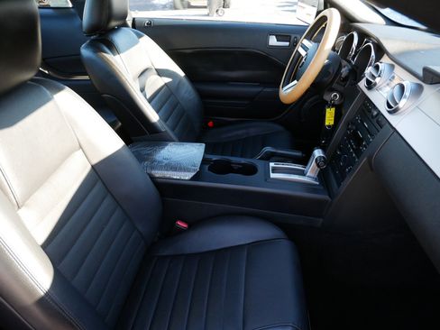 Used 2006 Ford Mustang GT image 11