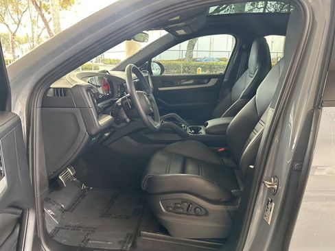 Used 2025 Porsche Cayenne S image 5