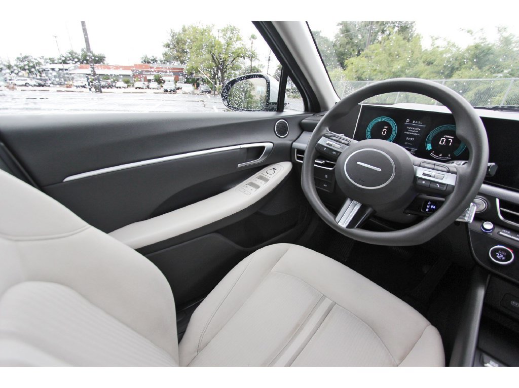 Certified 2025 Hyundai Sonata SEL FWD image 9