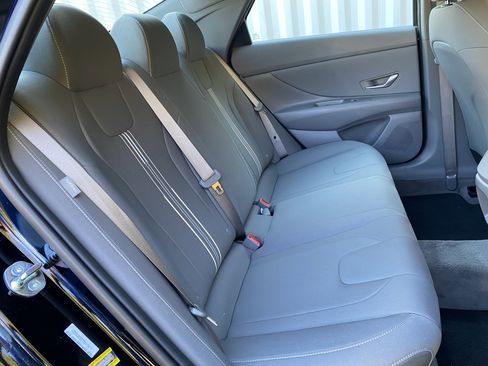 Used 2025 Hyundai Elantra Sport image 33