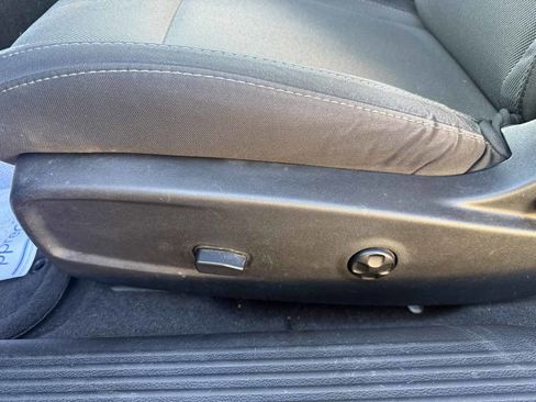 Used 2015 Dodge Challenger SXT image 22