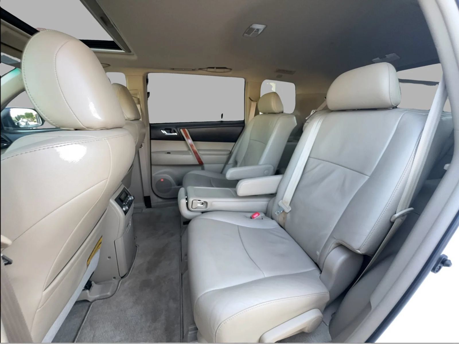 Used 2010 Toyota Highlander Limited w/ Extra Value Pkg 8 FWD image 33