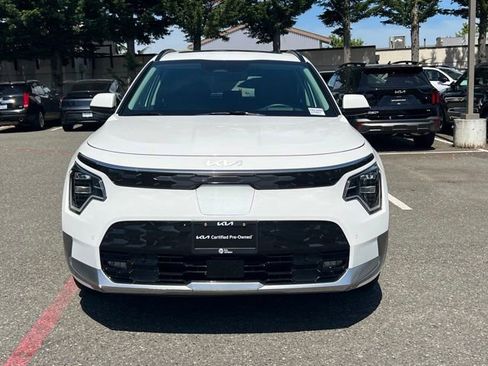Certified 2023 Kia Niro Wave w/ Wave Preserve Package FWD image 4