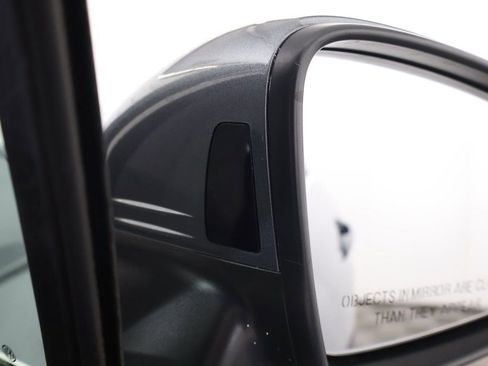 Used 2024 Volkswagen Tiguan SE w/ Panoramic Sunroof Package image 39