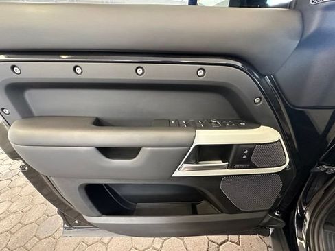 Used 2022 Land Rover Defender 110 X-Dynamic HSE AWD/4WD image 19