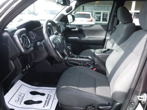 Used 2017 Toyota Tacoma TRD Off-Road image 12