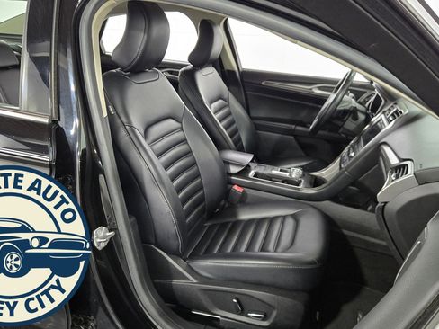 Used 2019 Ford Fusion SEL image 33