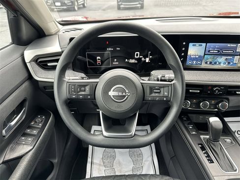 Used 2025 Nissan Kicks SV image 14