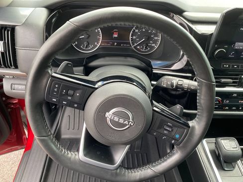 Used 2022 Nissan Pathfinder SL AWD/4WD image 14