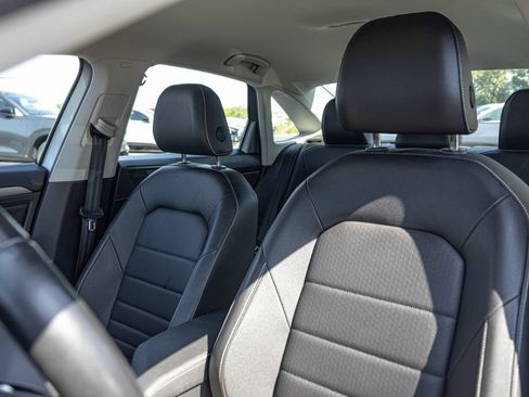 Used 2024 Volkswagen Jetta SE FWD image 12