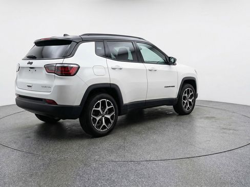 Used 2025 Jeep Compass Limited image 9