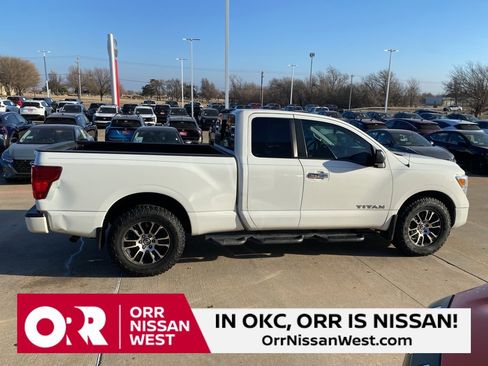 Used 2021 Nissan Titan SV w/ SV Convenience Package image 6