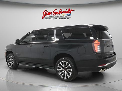 Used 2026 Chevrolet Suburban High Country AWD/4WD image 4