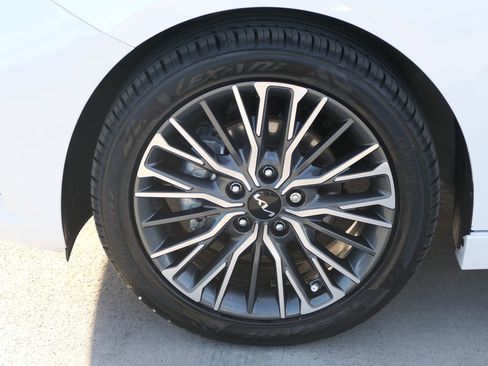 Used 2024 Kia Forte GT-Line w/ GT-Line Premium Package image 9