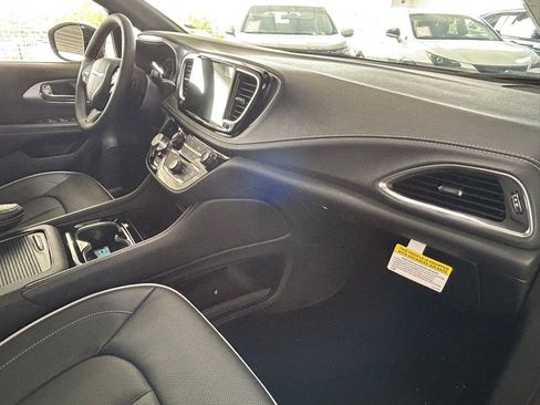 New 2026 Chrysler Pacifica Limited w/ S Appearance Package FWD image 27