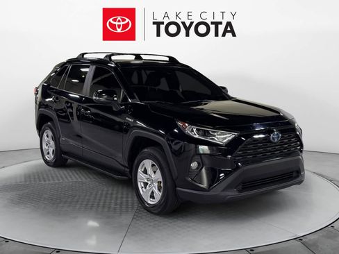 Used 2020 Toyota RAV4 XLE image 10