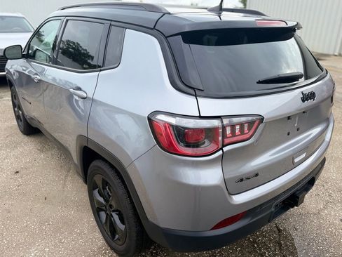Used 2018 Jeep Compass Latitude w/ Popular Equipment Group AWD/4WD image 3