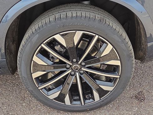 New 2026 Volvo XC90 B6 Plus w/ Protection Package Premier image 16