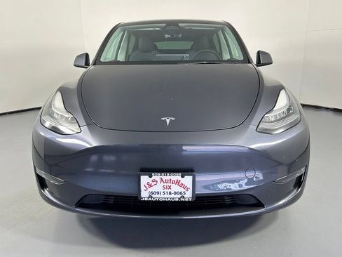Used 2022 Tesla Model Y Long Range AWD/4WD image 2