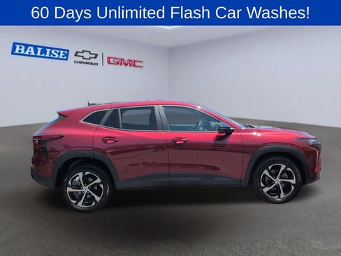 Certified 2024 Chevrolet Trax RS w/ Sunroof Package FWD image 2