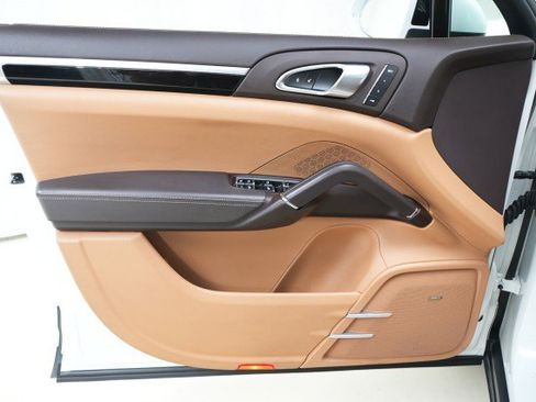 Used 2017 Porsche Cayenne Turbo image 42