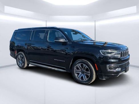 Used 2024 Jeep Wagoneer L Series II w/ Flexible Seating Group image 2