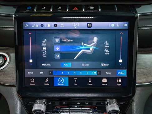 Used 2024 Jeep Grand Cherokee Overland w/ Trailer Tow Package image 23