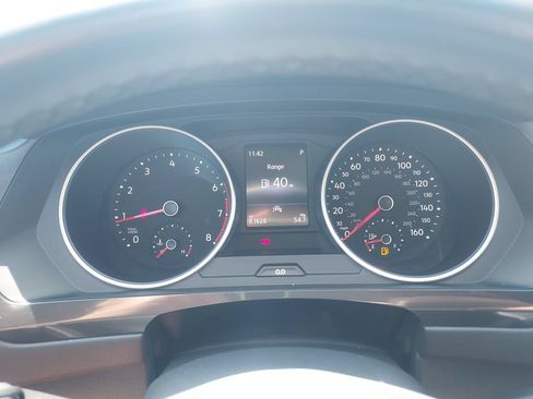 Used 2020 Volkswagen Tiguan SE w/ Panoramic Sunroof Package AWD/4WD image 12