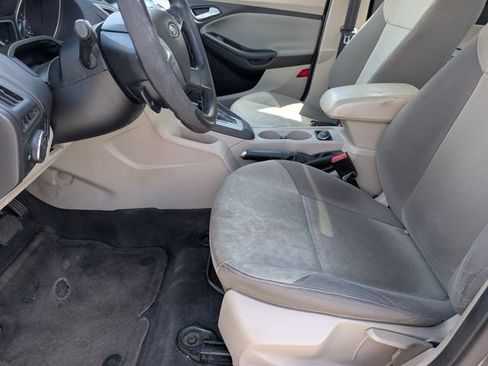 Used 2014 Ford Focus SE FWD image 14